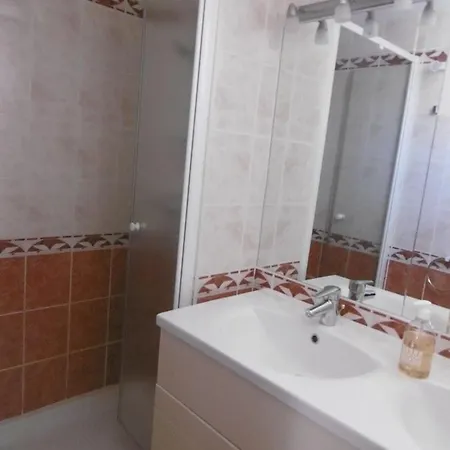 Holidayland Baie Des Oliviers 36m2 1chambre Fermee 6 Couchages Ou 41m2 2chambres Fermees 7 Couchages 假日公园 *
